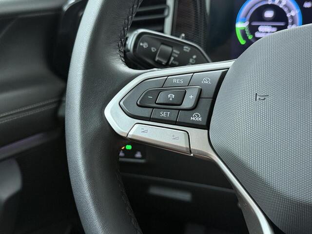 Volkswagen TIGUAN 1.5 eHybrid Life Edition | 150 PK | SoH 100 % | Trekhaak wegklapbaar | Achteruitrijcamera | Panoramadak | Stuur- & Stoelverwarming | Matrix LED |