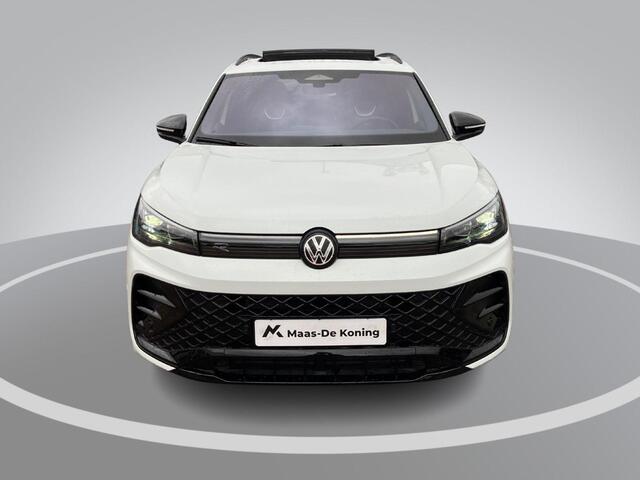 Volkswagen TIGUAN 1.5eTSI/150PK R-Line Black Style DSG · Panoramadak · Trekhaak · Apple/Android Car Play · Camera · Garantie t/m 30-09-2030 of 100000km.