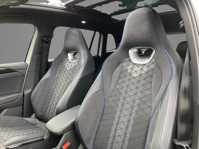 Volkswagen TIGUAN 1.5eTSI/150PK R-Line Black Style DSG · Panoramadak · Trekhaak · Apple/Android Car Play · Camera · Garantie t/m 30-09-2030 of 100000km.