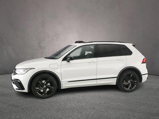 Volkswagen TIGUAN R-Line Business+ 1.4 TSI eHybrid 245pk DSG Automaat Trekhaak, 360 camera, Panoramadak, LED matrix koplampen, Adaptive cruise control, Black Style