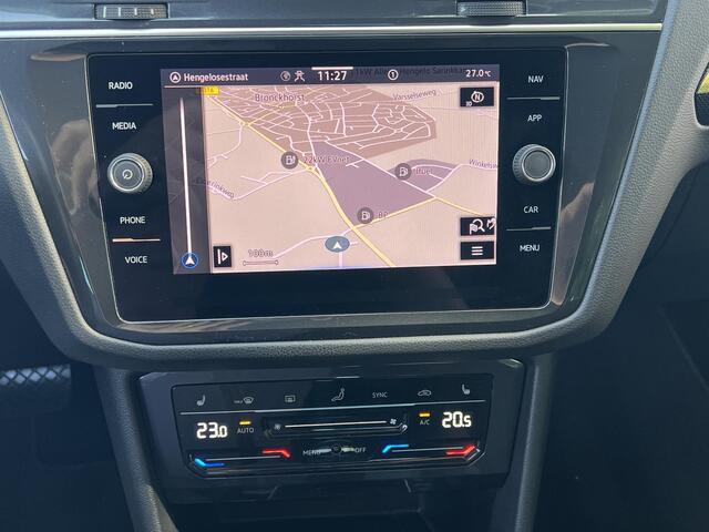 Volkswagen TIGUAN 1.4 TSI eHybrid Elegance Business+ Dealer onderhouden / Elektrische trekhaak (1800 kg) / Accu SoH 94.4 % / Navigatie / Apple Carplay Android / Stuur- en stoelverwarming / Parkeer assistent / 18" LM wielen /
