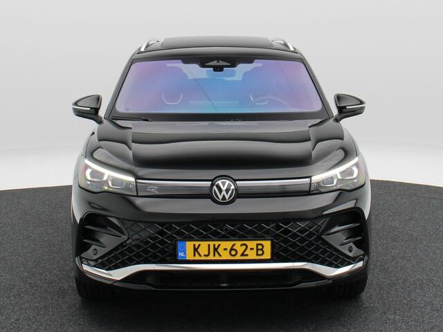 Volkswagen TIGUAN 1.5 eHybrid R-Line Edition | Trekhaak | Panoramadak | Head-Up Display | 360 Camera | App Connect |