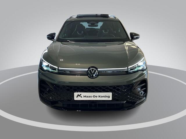 Volkswagen TIGUAN 1.5eHybrid 150kW/204PK R-Line Black Style · Panoramadak · Trekhaak · Apple/Android Car Play · Garantie t/m 14-08-2030 of 100000km.