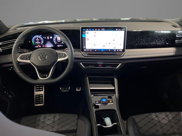 Volkswagen TIGUAN 1.5eHybrid 150kW/204PK R-Line Black Style · Panoramadak · Trekhaak · Apple/Android Car Play · Garantie t/m 14-08-2030 of 100000km.