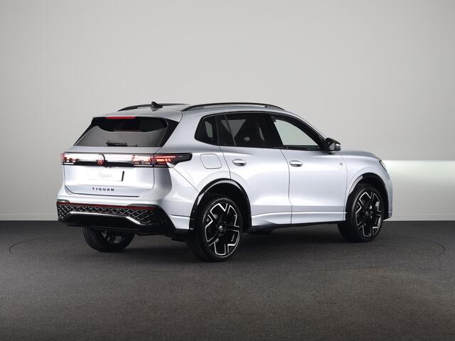 Volkswagen TIGUAN R-Line Edition 1.5 eHybrid 204 PK DSG | 20" LM | Black Style | Stoel & stuurverwarming | Trekhaak |