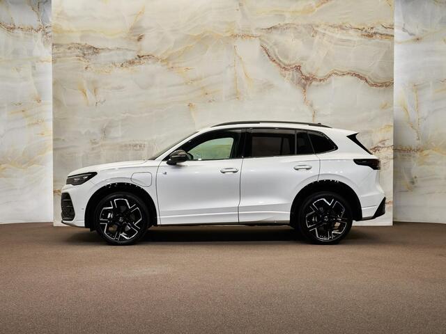 Volkswagen TIGUAN 1.5 eHybrid R-Line, 20", pano, tr.haak, H/K, massage, ACC, IQ.Light, HUD, Black Style