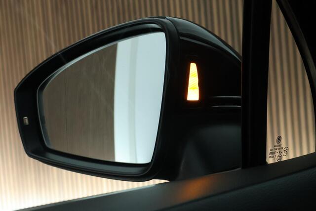 Volkswagen TIGUAN 1.4 TSI ACT 150pk DSG 2x R-Line Trekhaak Camera Dynaudio Panoramadak Virtual Cockpit Stoelverwarming Keyless Navigatie