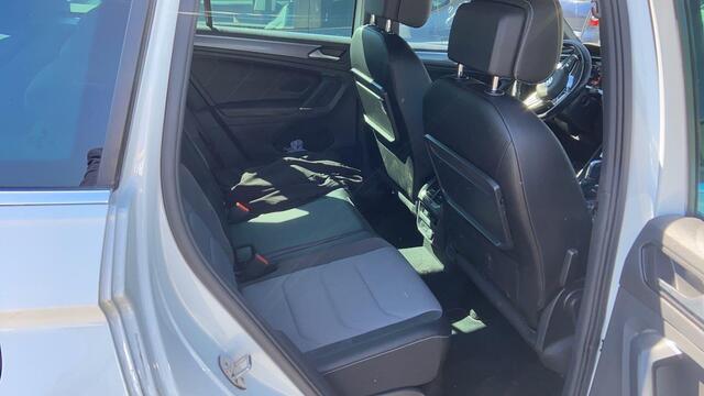 Volkswagen TIGUAN 2.0 TSI 4Motion Highline NL auto 1e eigenaar door ons geleverd en onderhouden DYNaudio R Line in en exterieur 20" Suzuka panoramadak discover pro navigatie LED Plus adaptief keyless entry elektrische achterklep spiegel pakket winterpakket verwarmbare voor