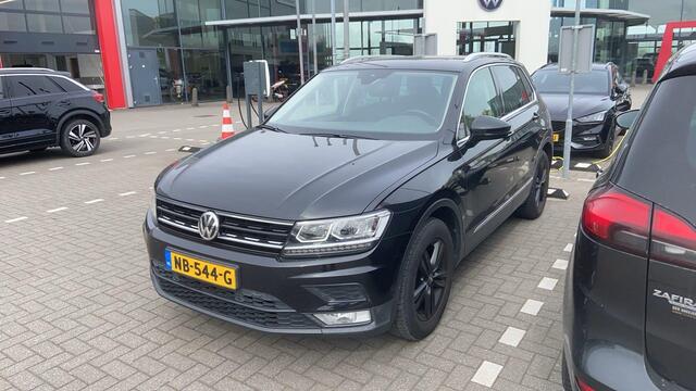 Volkswagen TIGUAN 1.4 TSI ACT Connected Series NL auto 1e eigenaar nieuw door ons geleverd en onderhouden elektrische achterklep, Panoramadak, ergonomische stoelen, achteruitrij camera, spiegelpakket