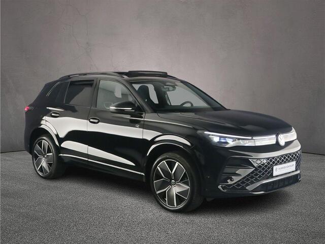 Volkswagen TIGUAN R-Line Edition 1.5 TSI eHybrid 272pk DSG Automaat Trekhaak, Panoramadak, Navigatie, Adaptive cruise control, Black Style, Achteruitrijcamera, Elektriche achterklep