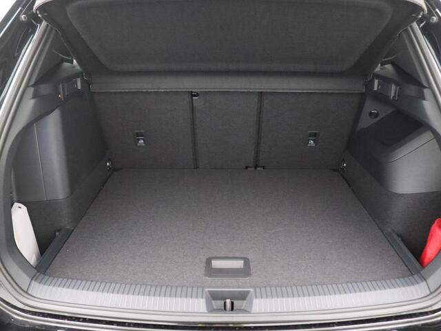 Volkswagen TIGUAN 1.5 eHybrid R-Line Edition 272PK DSG Panoramadak, Trekhaak, 20" LM Velgen, Black Style, 360gr. Camera, Head-Up Display, Navi, Harman Kardon Audio