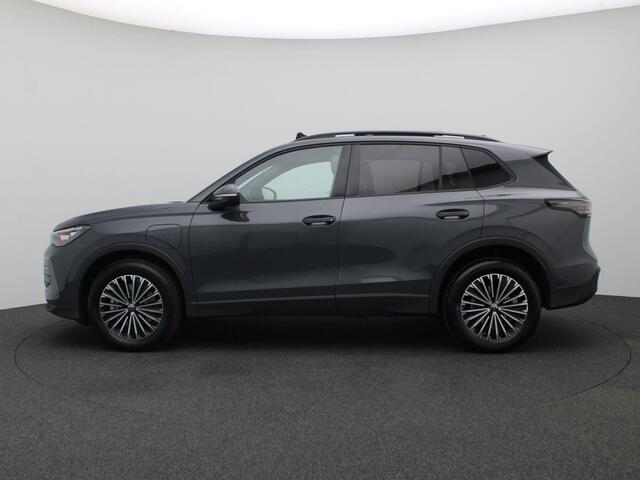 Volkswagen TIGUAN 1.5 eHybrid Life Edition 204PK DSG Panoramadak, Trekhaak, 360gr. Camera, Zwarte hemelbekleding, 18" LM Velgen, Navi via Apple Carplay/Android Auto, Keyless, Elektr. Achterklep, Side Assist