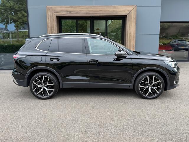 Volkswagen TIGUAN 1.5 eHybrid Elegance 204pk | Trekhaak | 20 Inch | 360 Camera | Panoramadak | Dode hoek | Elek. klep | incl. verlengde garantie