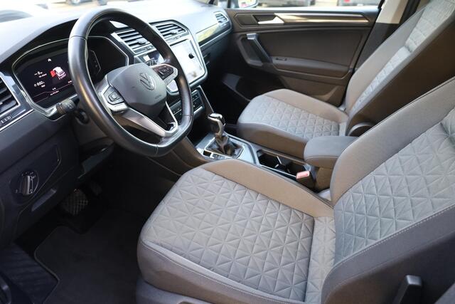 Volkswagen TIGUAN 1.4 eHybrid Life Edition TREKHAAK-ELEK. CAMERA STUUR/STOELVERWARMING ELEK.LAADKLEP SFEERVERLICHTING CARPLAY NAVI DAB ENZ!