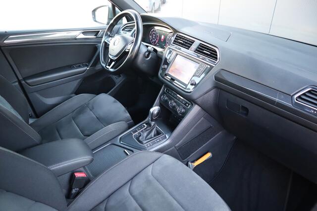 Volkswagen TIGUAN 1.4 TSI ACT R-LINE Highline Automaat Panoramadak Advance Pakket Electrische achterklep Afneembare Trekhaak Etc.