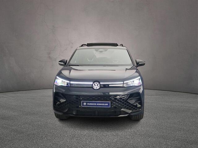 Volkswagen TIGUAN R-Line Edition 1.5 TSI eHybrid 204pk DSG Automaat Trekhaak, Panoramadak, Black Style, Adaptive cruise control, Navigatie, Achteruitrijcamera
