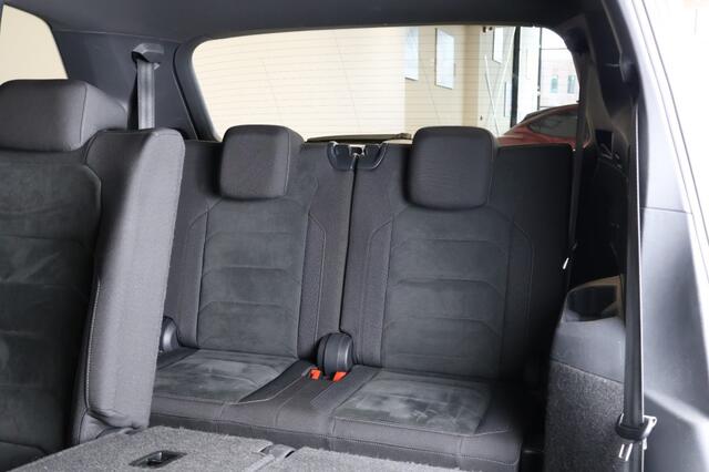 Volkswagen TIGUAN 1.5 TSI Highline Business R 7p - Schuif/Kanteldak - Trekhaak