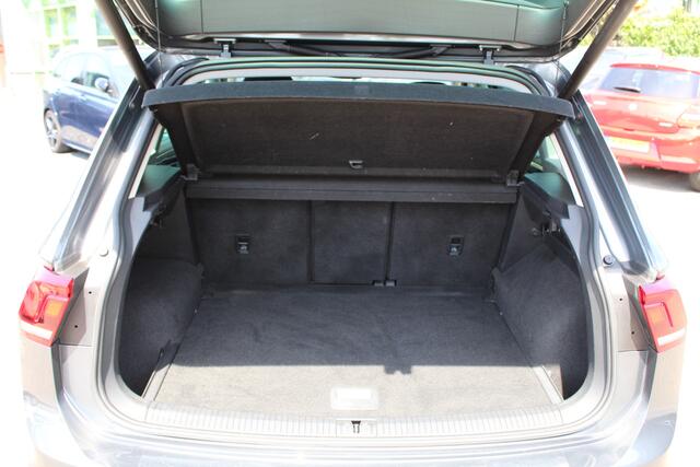 Volkswagen TIGUAN 1.4 TSI 150Pk ACT DSG-Automaat Highline Business R | Trekhaak | Digital cockpit