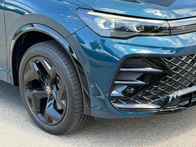Volkswagen TIGUAN 1.5 eHybrid R-Line | Black line | 360 Camera | Trekhaak | Dode hoek | IQ light | Elek. klep | Rijklaar incl. garantie