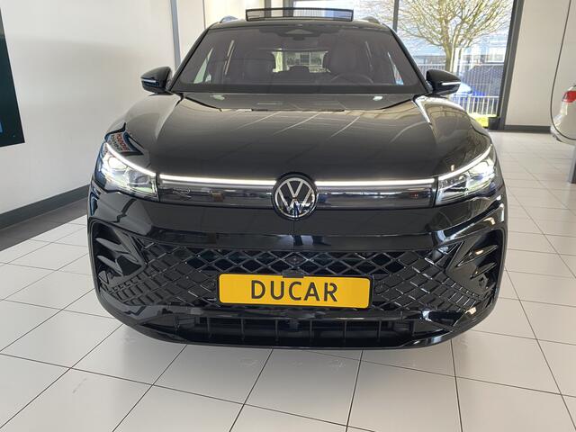 Volkswagen TIGUAN 1.5 eHybrid R-Line Edition 272 PK Full Option, Panoramadak , Headup , Dynamic Light, Trekhaak, Leer , Massage stoelen