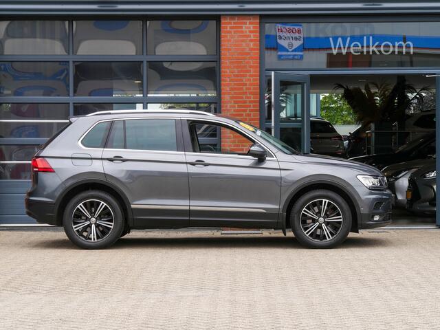 Volkswagen TIGUAN 2.0 TSI 191PK 4Motion Highline | TREKHAAK 2.500KG TREKGEW. | CAMERA | CARPLAY |