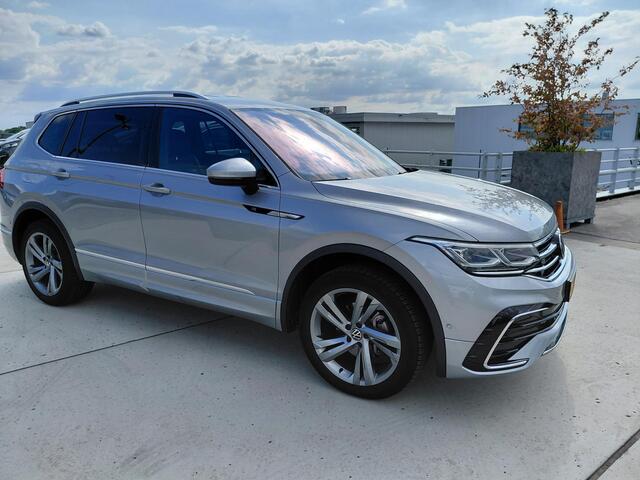 Volkswagen TIGUAN Allspace 1.5 TSI R-Line Business 7p. | Trekhaak | Derde zitrij | Winterpakket | LED matrix |