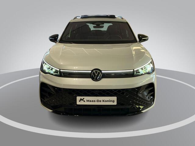 Volkswagen TIGUAN 1.5eHybrid 150kW/204PK R-Line Black Style · Leder · Harman Kardon · Panoramadak · Trekhaak · 360°Camera + Parkeersensoren · Garantie t/m 11-05-2030 of 100000km.