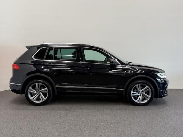 Volkswagen TIGUAN 1.4 TSI eHybrid R-Line Business+ Automaat Trekhaak Panoramadak Navigatie IQ Light Stoel en Stuurverwarming Draadloze telefoonlader Digital Cockpit Climate Control Parkeersensoren 19 Inch