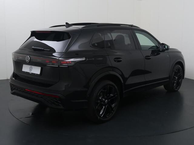 Volkswagen TIGUAN 1.5 eHybrid R-Line Edition | SoH 100% | Trekhaak wegklapbaar | Adaptive Cruise Control | Panoramadak | 360 graden camera | Head-up Display | Massagestoelen |