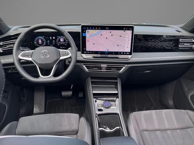 Volkswagen TIGUAN 1.5eTSI 150kW/204PK DSG Elegance · Panoramadak · Trekhaak · 360°Camera + Parkeersensoren · Garantie t/m 01-10-2030 of 100000