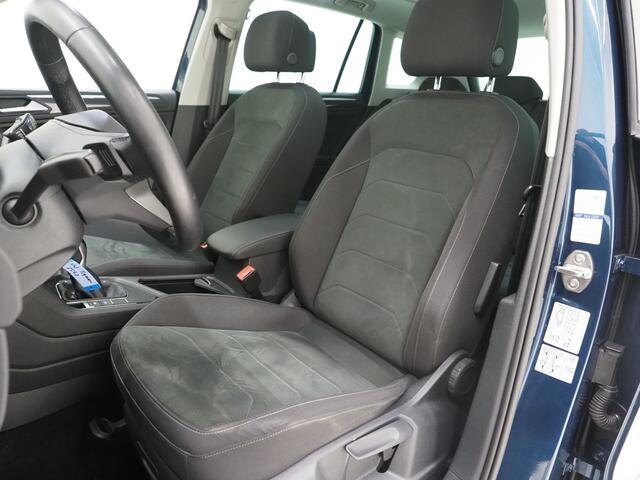 Volkswagen TIGUAN 1.4 TSI eHybrid Elegance | Panoramadak | Trekhaak | Dodehoek | Adaptive Cruise | Virtual | Matrix | Carplay