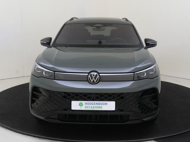 Volkswagen TIGUAN 1.5 eHybrid R-Line Edition | SoH 100% | Panoramadak | Lederen bekleding 'Varenna' | Trekhaak | Adaptieve demping | Head-up display | Harman/kardon | Stoelventilatie voor |