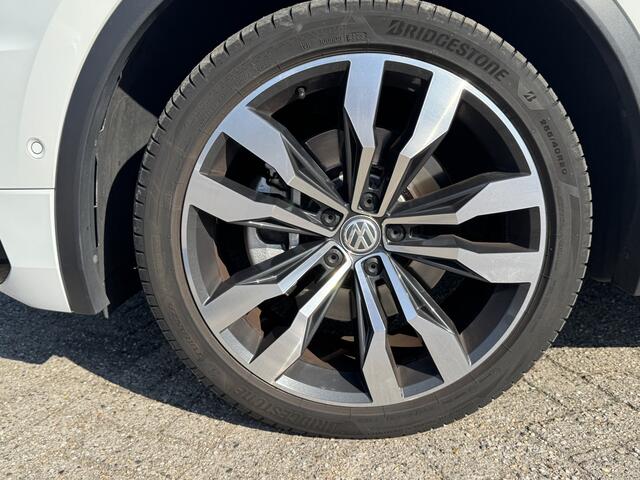 Volkswagen TIGUAN 2.0 TDI 240pk Bit. DSG / Aut. 4Motion R-Line Highline Led Matrix Virtual Trekaak 141dkm!!
