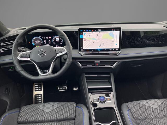 Volkswagen TIGUAN 1.5eTSI/150PK R-Line Blackstyle DSG · Panoramadak · Trekhaak · Apple/Android Car Play · Camera · Garantie t/m 30-09-2030 of 100000km.
