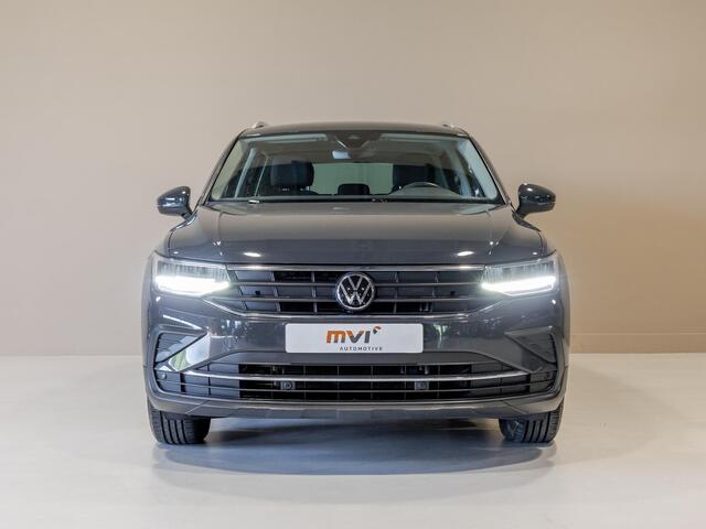 Volkswagen TIGUAN 1.5 TSI Life Business / 150pk / Achteruitrij camera / Stoel en stuur verwarming /