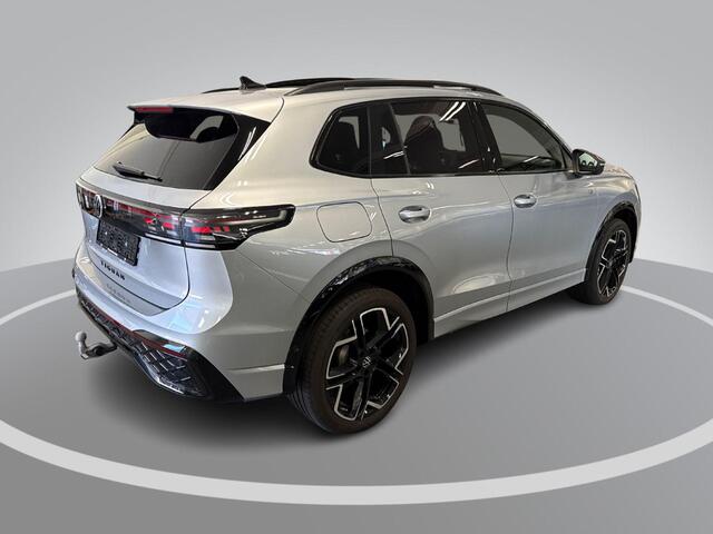 Volkswagen TIGUAN 1.5 eHybrid 204pk DSG R-Line Edition · Panoramadak · 360 Camera · Inklap. Trekhaak · Matrix LED · Stuur- & Stoelverwarming + Massage · Achterbank verwarmd · Garantie t/m 09-10-2030 of 100.000km