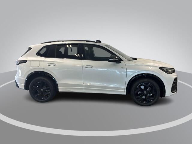Volkswagen TIGUAN 1.5 eHybrid 272pk DSG R-Line Edition · Panoramadak · Harman Kardon · Wegklapbare Trekhaak · Leder · 360 Camera · Stoelventilatie · Massage · 20'' Inch · Garantie t/m 03-08-2030 of 100.000km