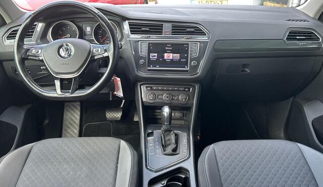 Volkswagen TIGUAN 1.4 TSI ACT R-Line Business R 150PK | AUTOMAAT | Elektrische Trekhaak | Adaptive Cruise Control | Navigatie | Parkeersensoren | 19 inch | Stoelverwarming | Climate Control | APK tot 14-03-2027 | 2 Sleutels |