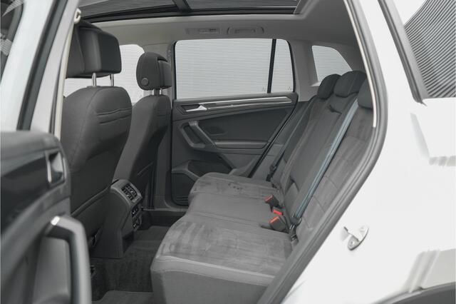 Volkswagen TIGUAN 1.4 TSI eHybrid Elegance Pano ACC 360° IQ Light Stuurwielverw