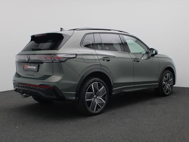 Volkswagen TIGUAN 1.5 eHybrid R-Line Edition 272PK DSG SOH 100%, Panoramadak, Trekhaak, Black Style, 20" LM Velgen, Elektr. Achterklep, Sport-comfortstoelen