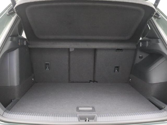 Volkswagen TIGUAN 1.5 eHybrid R-Line Edition 272PK DSG SOH 100%, Panoramadak, Trekhaak, Black Style, 20" LM Velgen, Elektr. Achterklep, Sport-comfortstoelen