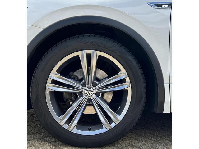 Volkswagen TIGUAN 1.4 TSI ACT Business R R-Line 150PK | AUTOMAAT | PANO | Elektrische Trekhaak | Achteruitrijcamera | Digital Cockpit | Ergo | Stoelverwarming | Parkeersensoren Voor en Achter | Navigatie | Climate Control | Elektrische Achterklep | 2 Sleutels |