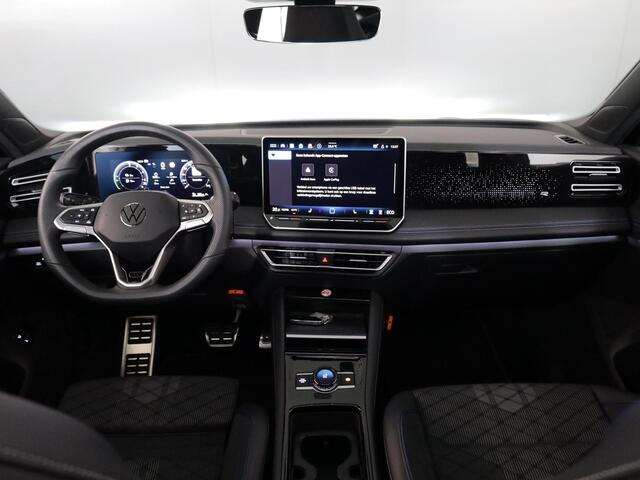 Volkswagen TIGUAN 1.5 eHybrid R-Line Edition 204 pk Automaat (DSG) | Verlengde garantie | Navigatie | Panoramadak | Trekhaak (wegklapbaar) | Parkeersensoren (Park assist) | Rondomzicht camera | R-Line |