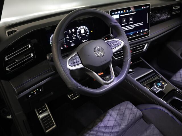 Volkswagen TIGUAN 1.5 eHybrid R-Line Edition 204 pk Automaat (DSG) | Verlengde garantie | Navigatie | Panoramadak | Trekhaak (wegklapbaar) | Parkeersensoren (Park assist) | Rondomzicht camera | R-Line |