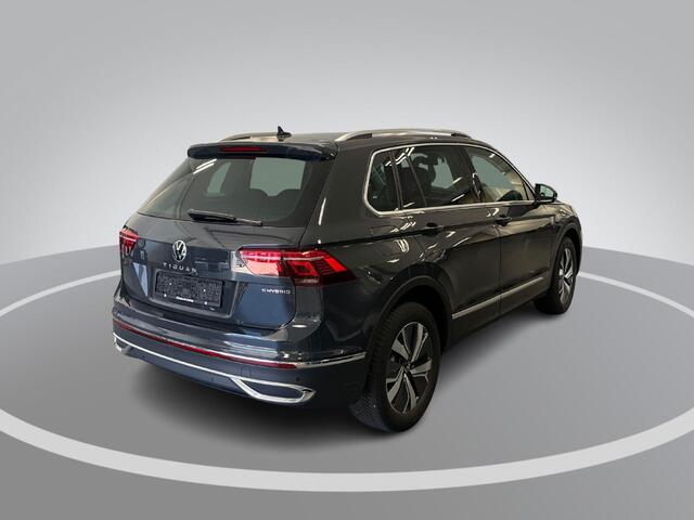 Volkswagen TIGUAN 1.4 TSI eHybrid 245pk DSG Life Business · 360 Camera · Inklap. Trekhaak · Keyless · Stuur- & Stoelverwarming · Elek. Achterklep · Dodehoeksensor ·
