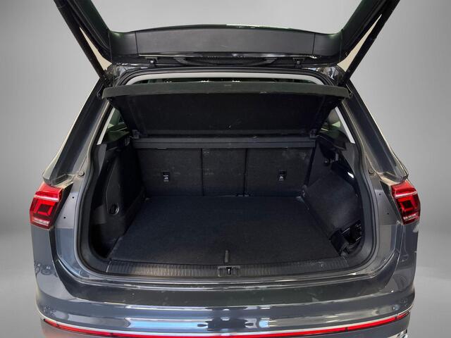 Volkswagen TIGUAN 1.4 TSI eHybrid 245pk DSG Life Business · 360 Camera · Inklap. Trekhaak · Keyless · Stuur- & Stoelverwarming · Elek. Achterklep · Dodehoeksensor ·