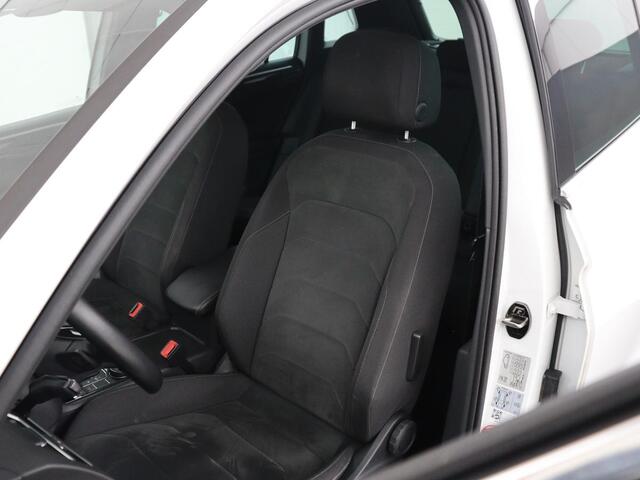 Volkswagen TIGUAN 1.4 TSI 150PK Aut. 4Motion Highline Business R | R-Line | Pano | Navi | Virtual Display | Stoelverwarming | Camera | Trekhaak | Climate Control | DAB+ | Carplay