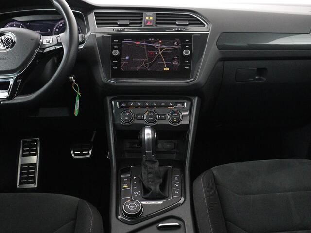 Volkswagen TIGUAN 1.4 TSI 150PK Aut. 4Motion Highline Business R | R-Line | Pano | Navi | Virtual Display | Stoelverwarming | Camera | Trekhaak | Climate Control | DAB+ | Carplay