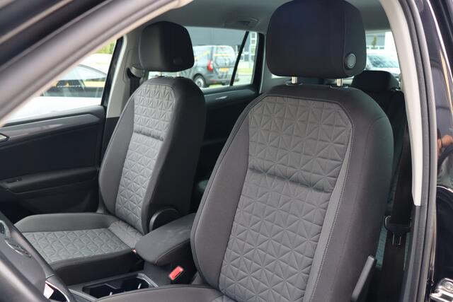 Volkswagen TIGUAN 1.4 TSI eHybrid Business+ PHEV | Adap. Cruise | Carplay | Climate Control | 1800kg trekgewicht