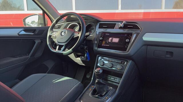 Volkswagen TIGUAN 1.4 TSI Comfortline Business TREKHAAK / CARPLAY / NAVI / CLIMA / PDC / BLUETOOTH / CRUISE / NL-AUTO